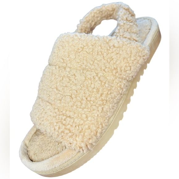 Cozy Cream Faux Fuzzy Slipper Sandals, Size 7-8 - Picture 1 of 9
